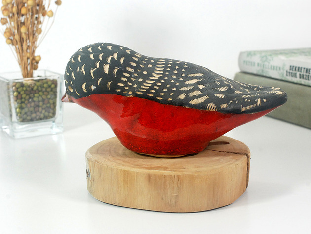 figurki i rzeźby Czerwony gil - ceramiczna dekoracja półki