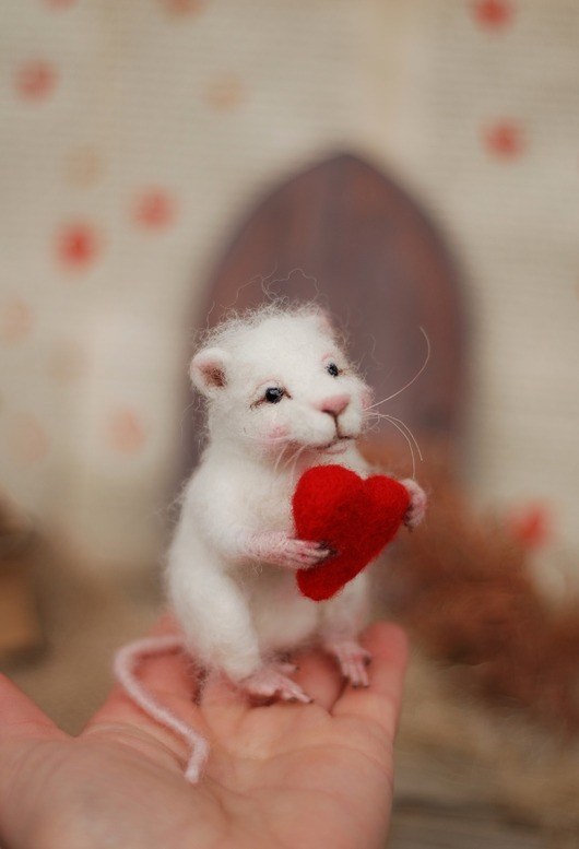 figurki i rzeźby Zakochana Mysz -biała