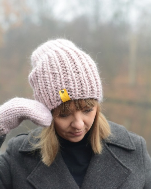 czapki damskie Wełniana czapka zimowa WOOLY pudrowa