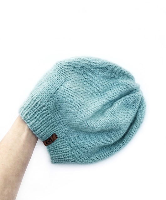 Czapka beretowa z alpaki Pigeon Blue Holy Alpaca Knit