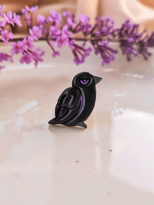 przypinki Pin przypinka z krukiem, wroną broszka z wizerunkiem kruka, wrony, boho