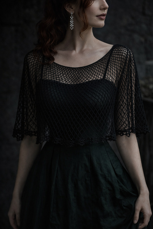 ubrania różne Narzutka koronkowa czarna szydełkowa