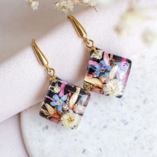 kolczyki z żywicy Kolczyki z kompozycją kwiatową