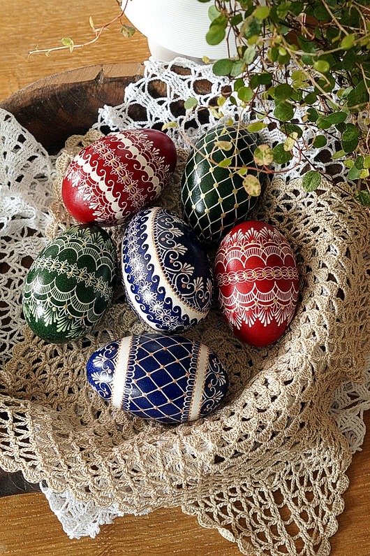 jajka wielkanocne Pisanki tradycyjne kolorowe