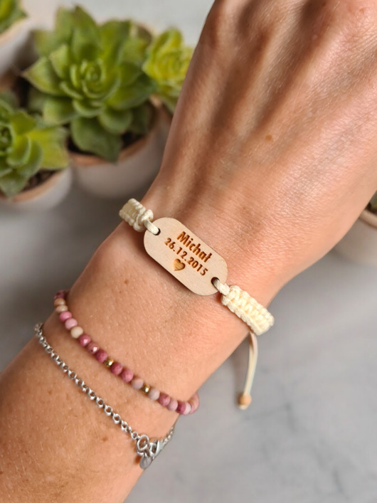 bransoletki drewniane Bransoletka z wygrawerowaną datą