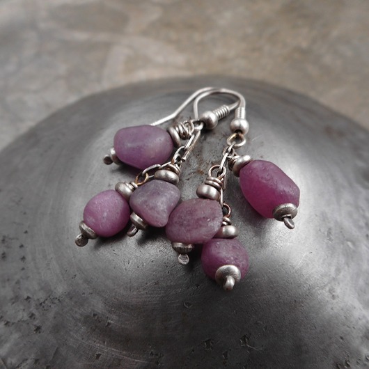 kolczyki srebrne Rubinowe bryłki srebro 925