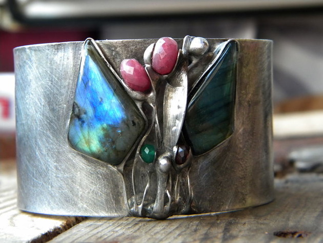 bransoletki z kamieni naturalnych Labradoryt - roślina   - BRANSOLETA MANKIET  CUFF