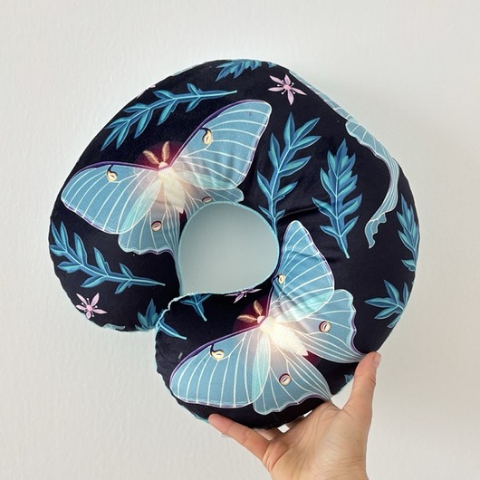 poduszki z grafiką Poduszka Podróżna Rogal Magiczna Noc