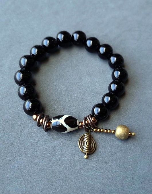 bransoletki z kamieni naturalnych Bransoletka z agatem DZI i onyksem. Amulet prezent unisex