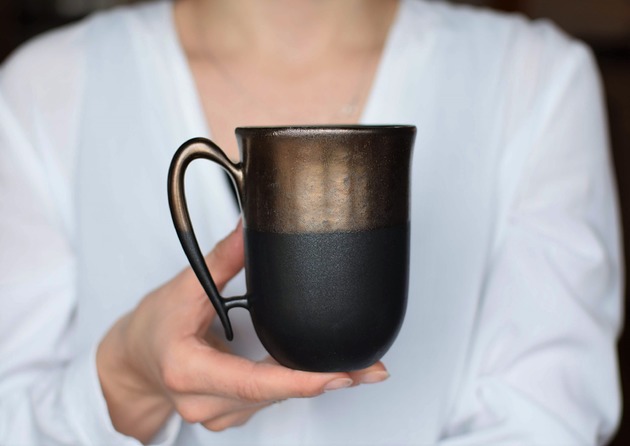 kubki Kubek ceramiczny czarno- złoty 325ml