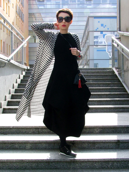 MAXI BLACK by momo momo fashion
