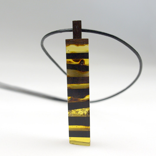 HEBAN  - wisior z drewna.i bursztynu AmberTree