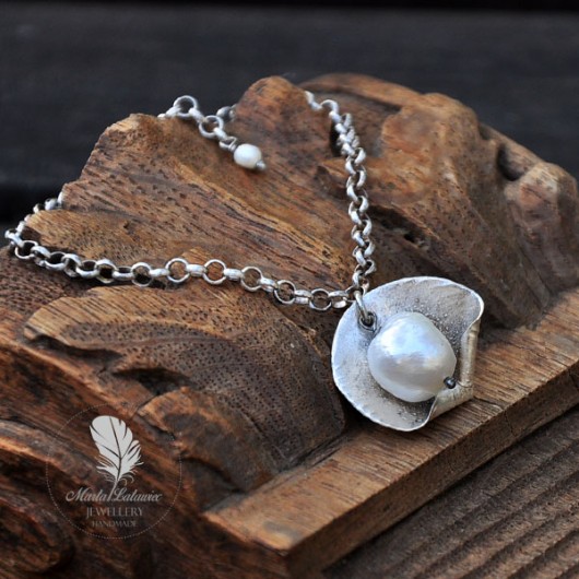 White pearls Marta Latawiec