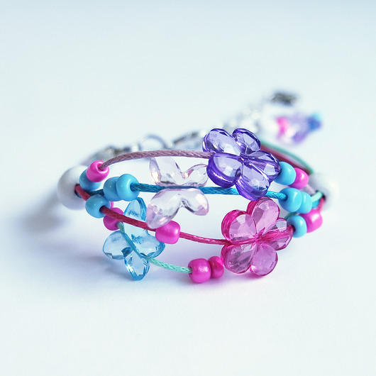 bransoletki na sznurku Bransoletka - Motyle, kwiaty1 - sznureczki - dla dzieci