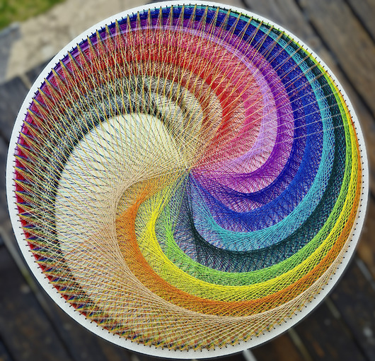 Ozdoby na ścianę Spirala Energii - obraz String-art