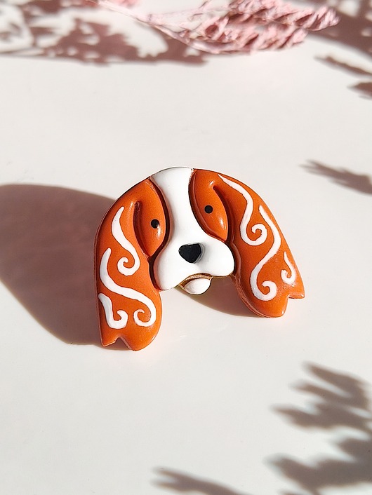 przypinki Pin Piesek Cavalier Cocker Spaniel Rudy z Białym pin z pyszczkiem psa