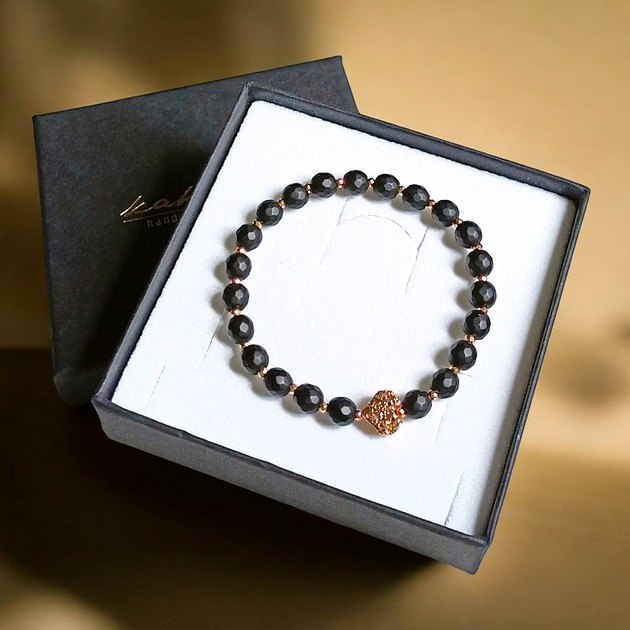 bransoletki z kamieni naturalnych Serce kanciaste : złota lawa, fasetowany onyks mat, hematyt