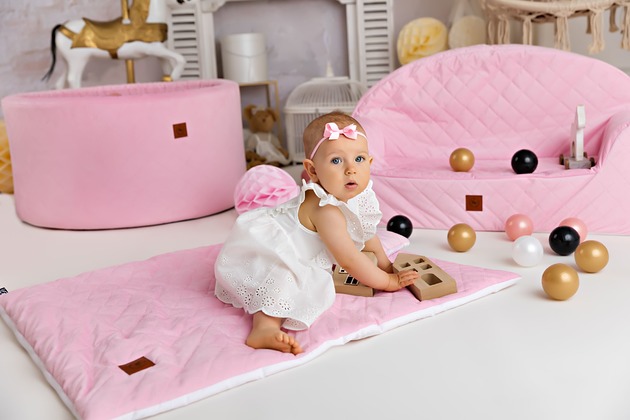 Koc z poduszką różowy pikowany velvet Royal Child