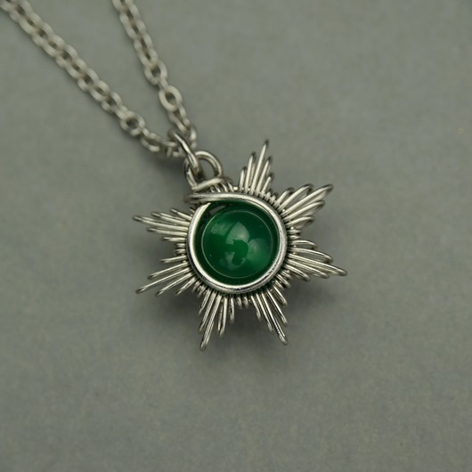 wisiory Mały wisiorek słoneczko zielony onyks wire wrapping słońce