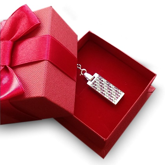 Prezent na urodziny Swarovski pendrive 64GB ZaNa Design