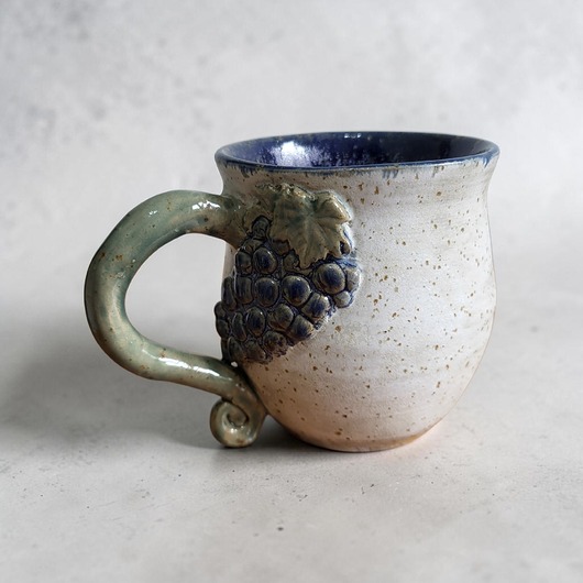 kubki Duży ceramiczny kubek z winogronkiem