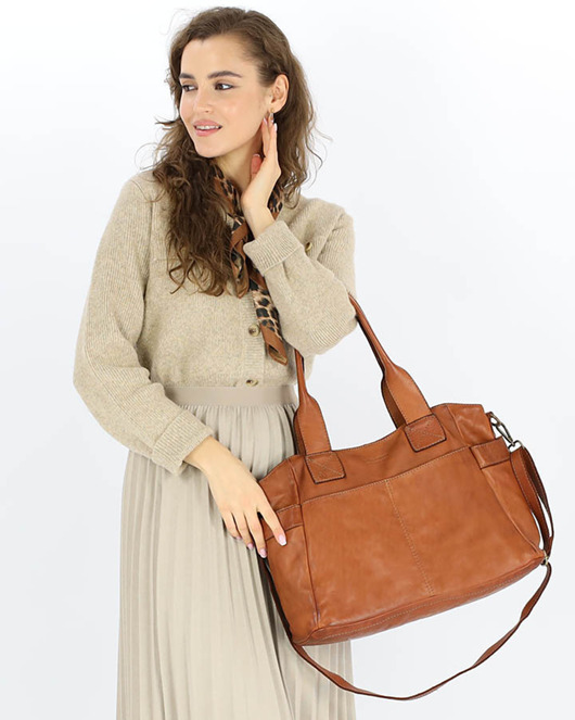 torby na ramię Torebka damska skórzana z pięcioma kieszeniami - brąz camel