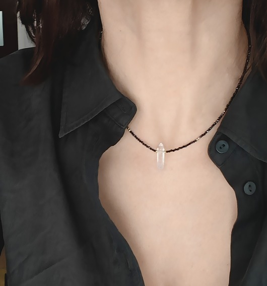 złote naszyjniki Kryształ górski z turmalinami