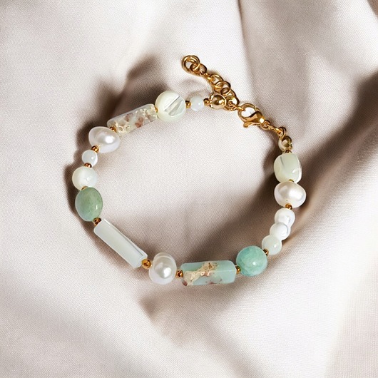 bransoletki z kamieni naturalnych Bransoletka : perły , muszla, amazonit, jaspis cesarski :: light