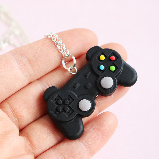 Naszyjnik pad playstation czarny dla gracza Lemon Lovely