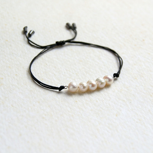 bransoletki z kamieni naturalnych Naturalne perły : bransoletka na sznurku