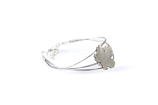 bransoletki srebrne Bransoletka ze srebrnym liściem klonu