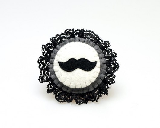 Broszka Kamea z Wąsami - Le moustache Maja Allure