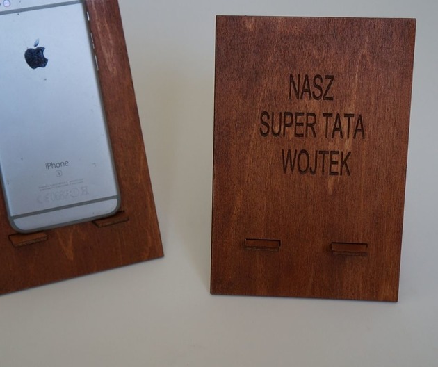etui na telefon Stojak na telefon z grawerem Super Tata