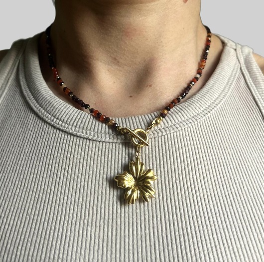 chokery Choker z granatu i karneolu z kwiatową zawieszką
