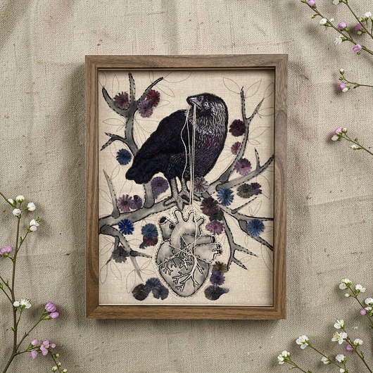 obrazy Obraz malowany i haftowany ptaszysko z sercem 3D.