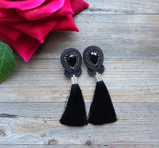 Zamówienie specjalne- czarne kolczyki z chwostam Mró Soutache