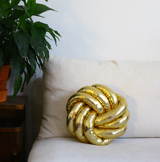 poduszki supły Poduszka supeł złota okrągła Knotted Pillow