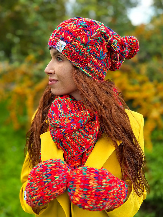 czapki damskie Czapka na zimę SMILE MERINO 50% ,,Czerwienie"