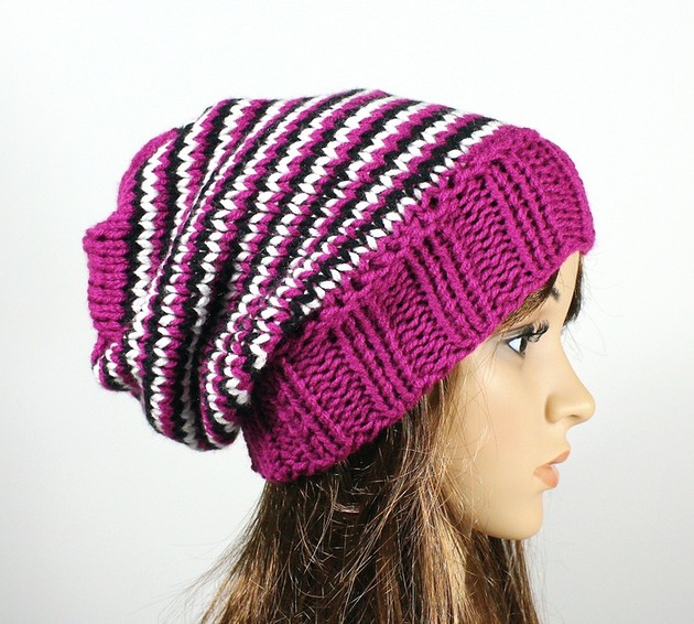 czapki damskie Czapka beanie hipster krasnal amarantowa w paseczki