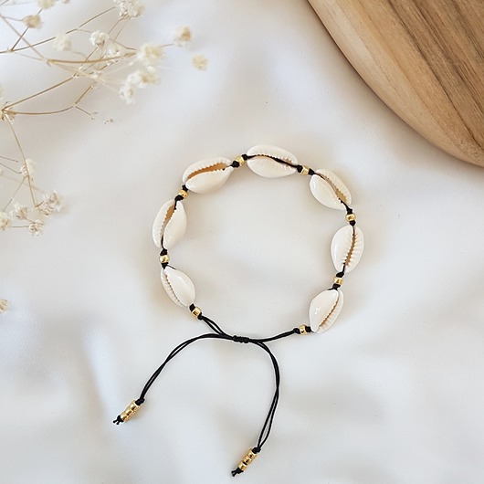 czarna bransoletka z muszelek LEI handmade 