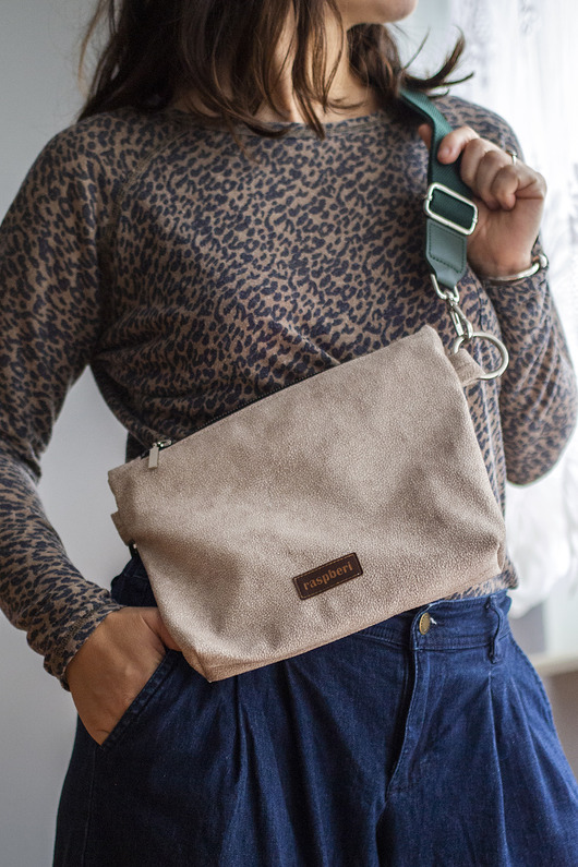 torebki mini Beżowa prosta kopertówka z weluru