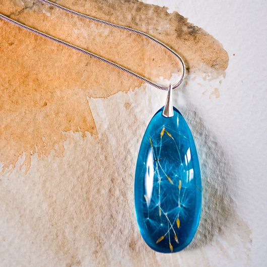 Naszyjnik z nasionkami dmuchawca w żywicy So Jewelry