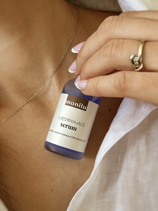 serum do twarzy Ujędrniające serum z mikroigłami Manilu, 30 ml