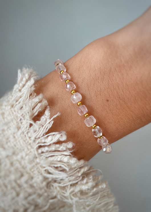 bransoletki z kamieni naturalnych Bransoletka na gumce kwarc różowy z hematytem