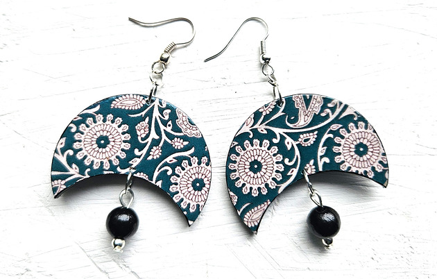 kolczyki drewniane Białe ornamenty