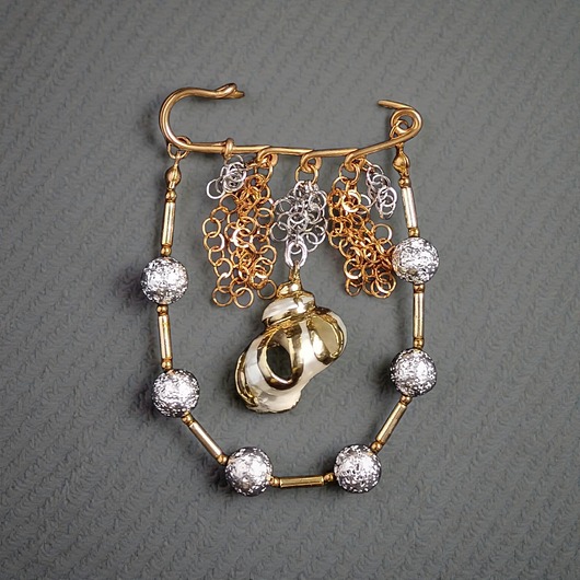 broszki PREMIUM : broszka srebrno-złota z muszlą : efektowna, okazała