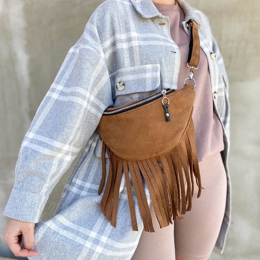 Zamszowa nerka frędzle brąz sacky bag