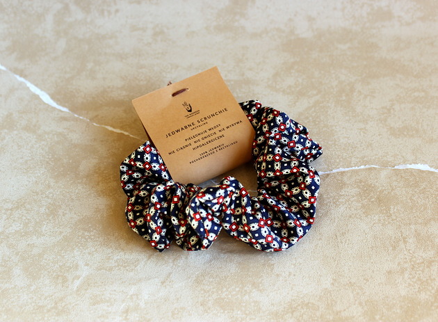 Jedwabne SCRUNCHIE gumka do włosów Upcykling VENUSS concept store