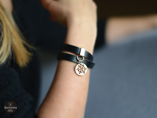 black snowflakes gold barboleta