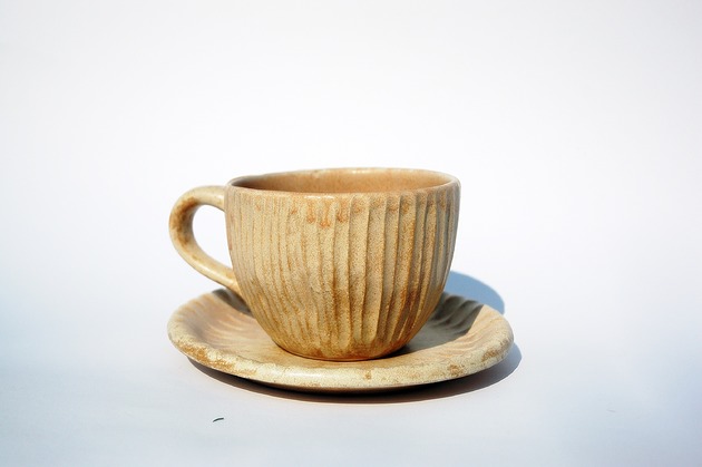 Kubek z talerzykiem HYGGE piaskowy Ceramiczności